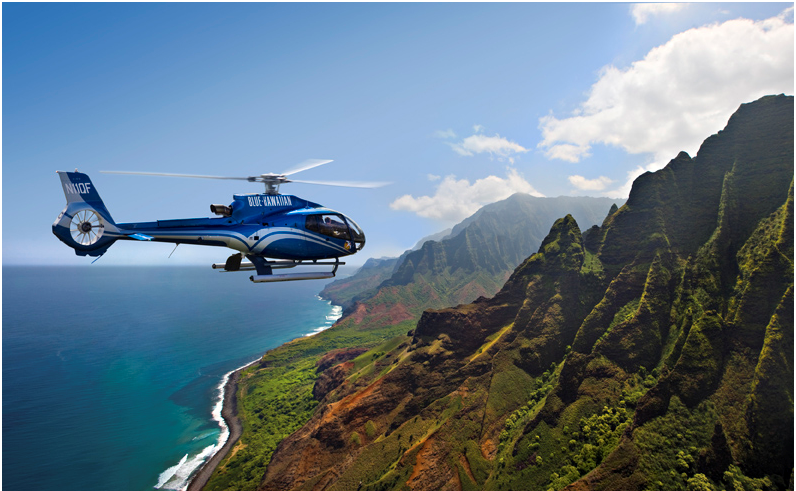 elicopter-over-kauai